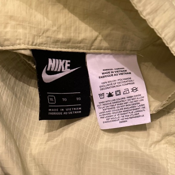 Nike Women's Cropped Ripstop Windbreaker Jacket Light Green Size XL Athleisure - Picture 6 of 7